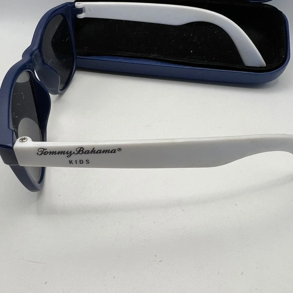 Tommy Bahama Kids Blue and White Sunglasses with Case NMS-16983 1001 10/22 EUC